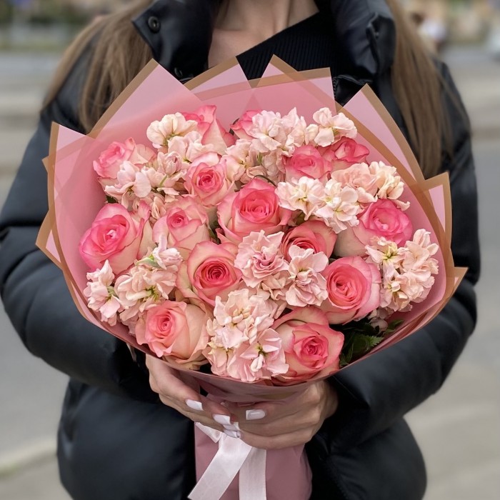 Букет с маттиолой и розами Романтическое утро